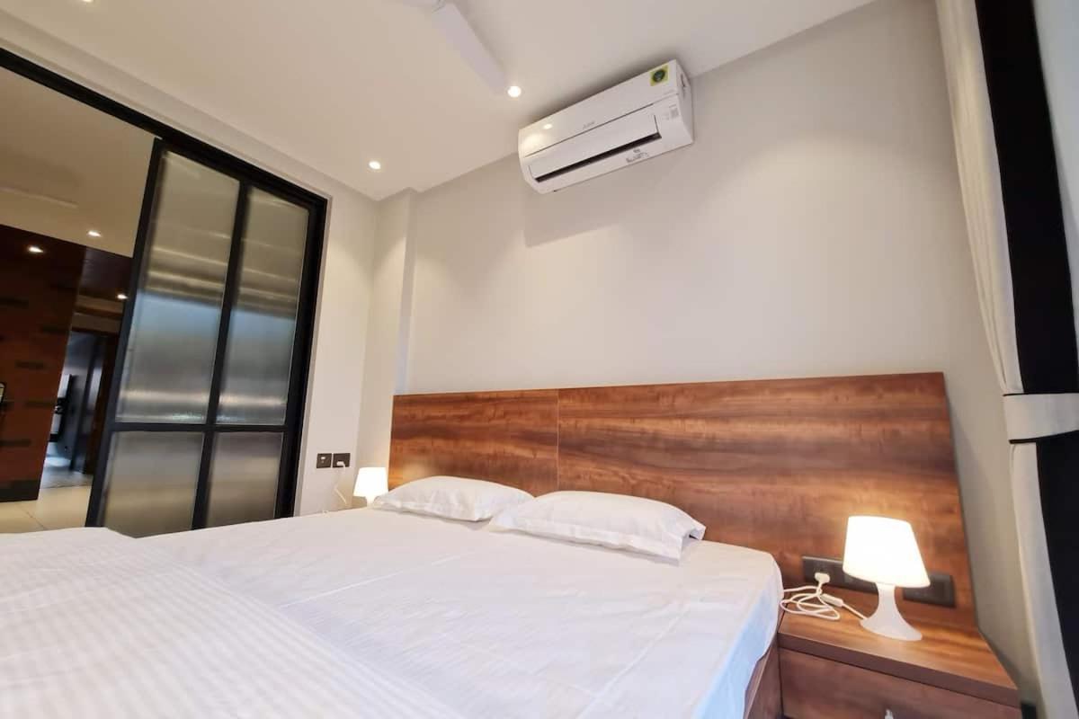 Apt# One-Four-Two - With Lift - High Speed Wifi - Smart Tv Nueva Delhi Exterior foto
